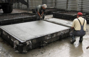 uplotnenie-betonnoj-smesi-vibrirovaniem-300x192