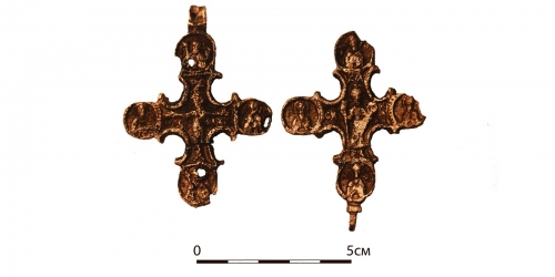 Изразец и крест XVI века нашли при раскопках в районе Маросейки