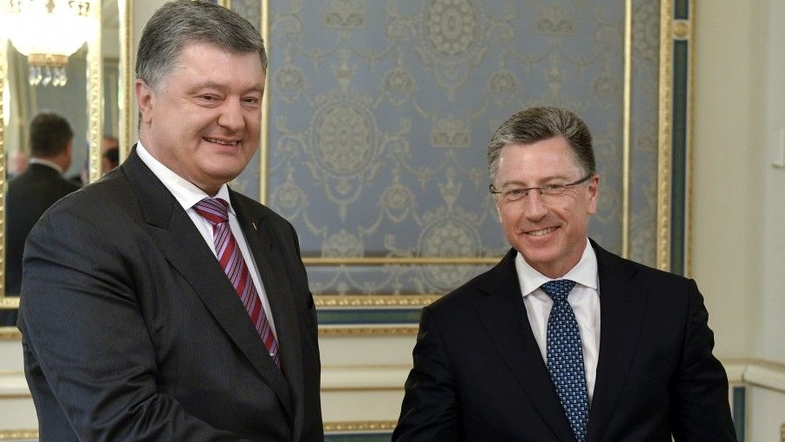 Порошенко и Волкер обсудили развертывание миссии миротворцев на Донбассе