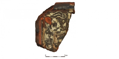 Изразец и крест XVI века нашли при раскопках в районе Маросейки