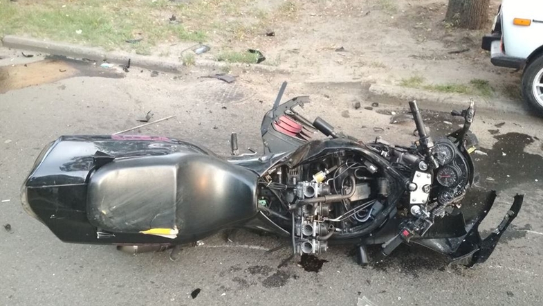 В Харькове два мотоциклиста врезались в одну машину, оба погибли
