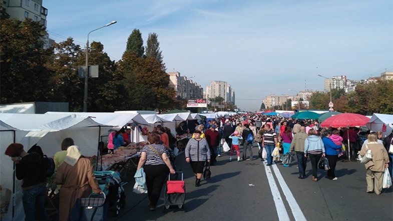 На киевских ярмарках запретили продавать мясо, колбасу, молочные изделия и рыбу
