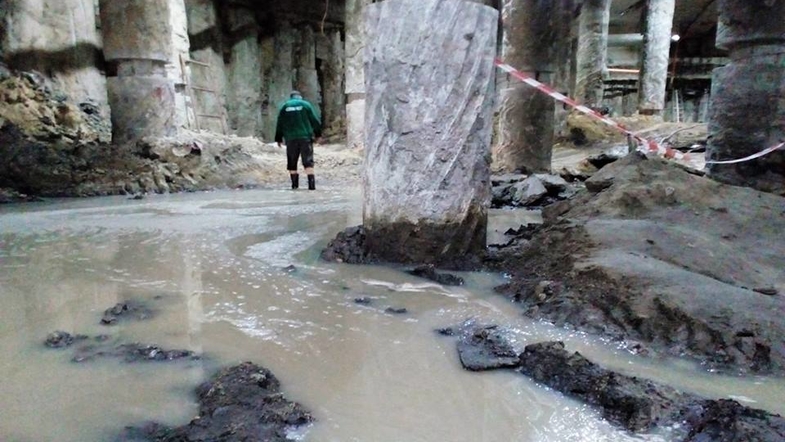 В Киеве сильный ливень затопил раскопки подземного музея на Почтовой площади