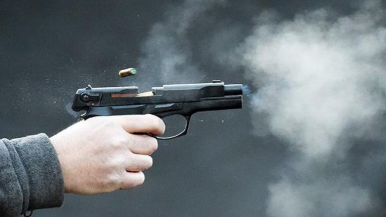 В Киеве полицейский шесть раз выстрелил в мужчину, который вымогал у него деньги