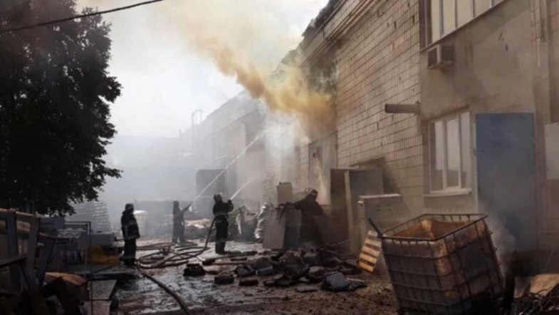 В Сети появилось видео масштабного пожара в Житомире