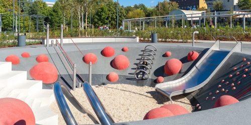 Игровые комплексы и МАФы украсят территории садиков и школ в ТиНАО