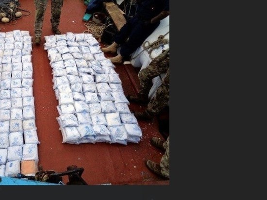 В Аравийском море задержали судно, на котором оказался рекордный груз наркотиков