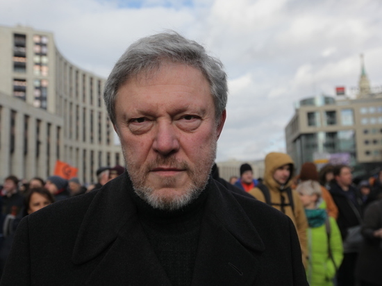 Явлинский назвал ликвидацию "Мемориала" шагом к войне