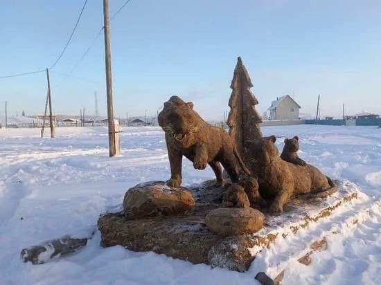 Якутский мастер сделал из навоза скульптуры тигров в честь 2022 года