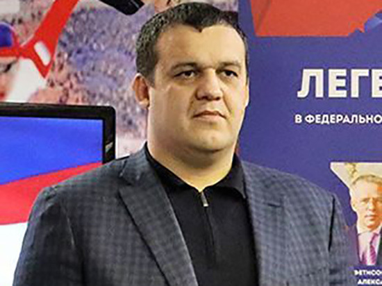 Новость о поддержке Умаром Кремлевым заслуженного тренера по боксу Владимира Рощенко вызвала широкий общественный резонанс