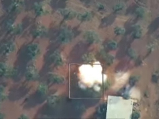 Опубликовано видео уничтожения боевиков в Сирии беспилотниками «Ланцет»