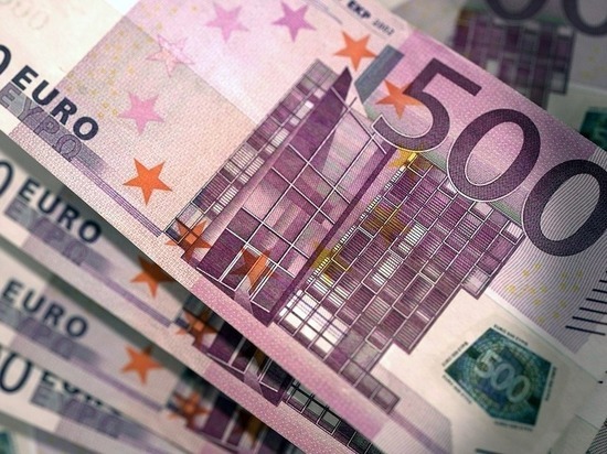 Официальный курс евро вырос на 1 рубль и 6 копеек