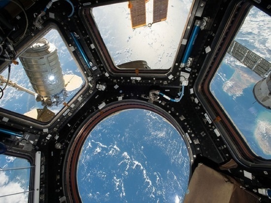 Космонавты сообщили о вылетающей из МКС странной пыли