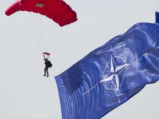 Euractive: в НАТО предложили "оттаскать Украину за уши"