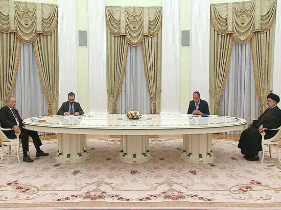 Путин провел переговоры с президентом Ирана Раиси