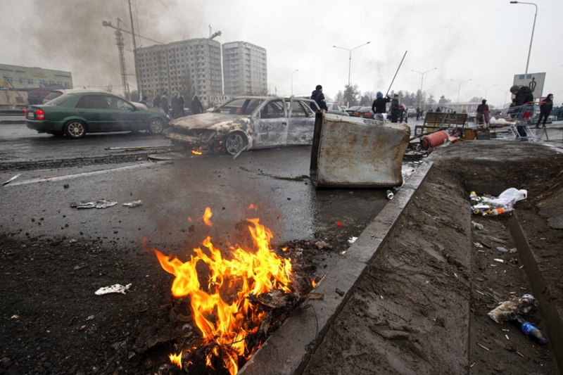 Раскрыта организация протестов в Казахстане: машины, рации, тайные схроны