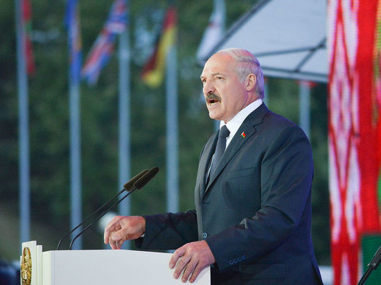 Лукашенко рассказал, в чем видит спасение от "украинского сценария"
