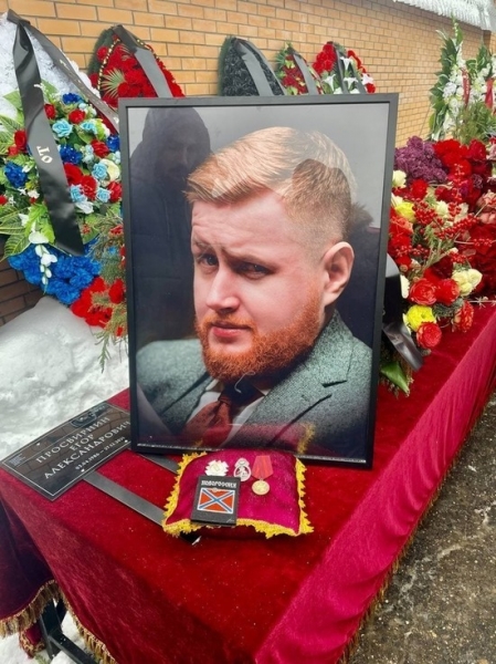 На Троекуровском кладбище в Москве похоронили журналиста Егора Просвирнина