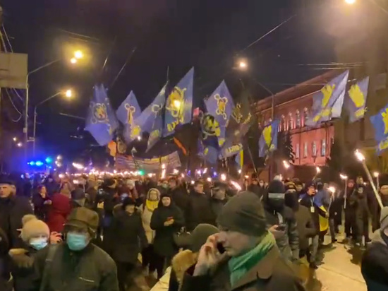 В Киеве прошло факельное шествие в день рождения Бандеры