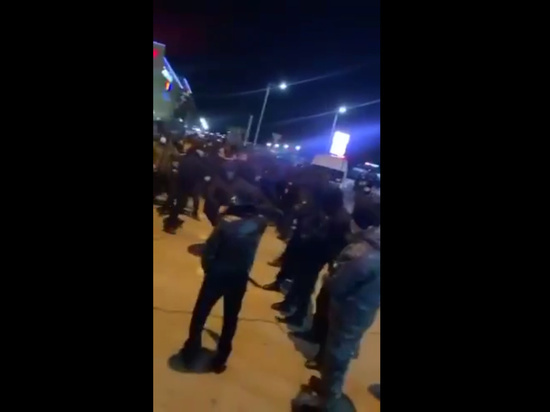 По всему Казахстану начались столкновения и задержания протестующих
