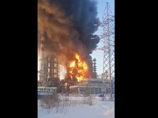 Пожар произошел на Антипинском нефтеперерабатывающем заводе в Тюменской области