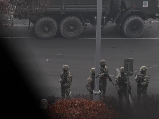 Появились кадры "зачистки" площади военными в Алма-Ате