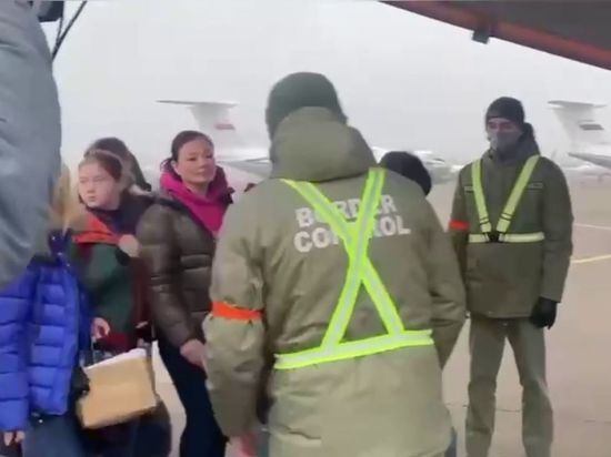 Первые три самолета с россиянами вылетели из Алма-Аты