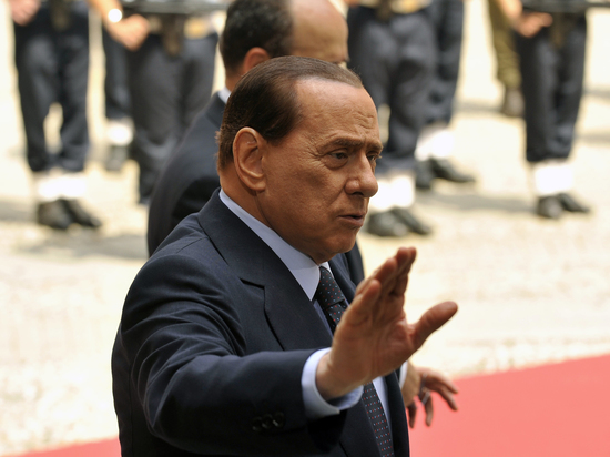 Берлускони снял кандидатуру с выборов президента Италии