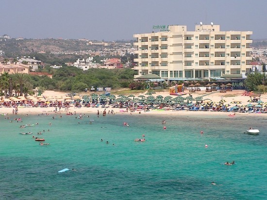 С марта привитых туристов будут пускать на Кипр без карантина и ПЦР-тестов