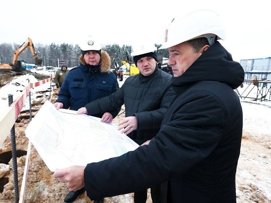 Андрей Воробьёв проверил ход строительства Московской областной детской больницы в Красногорске
