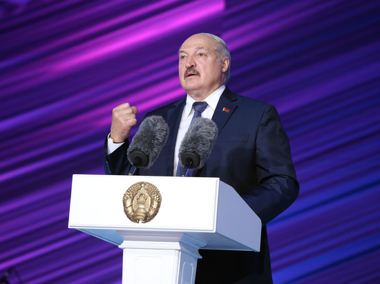 Лукашенко обратился к «беглым» белорусам: «Домой, на коленях, ползком»