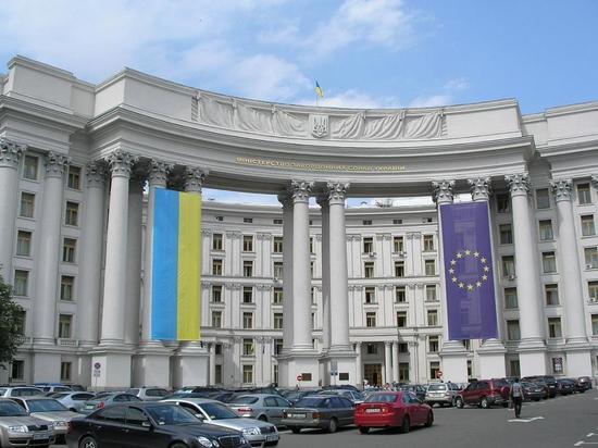 Украинский министр рассказал о политических инициативах по Донбассу