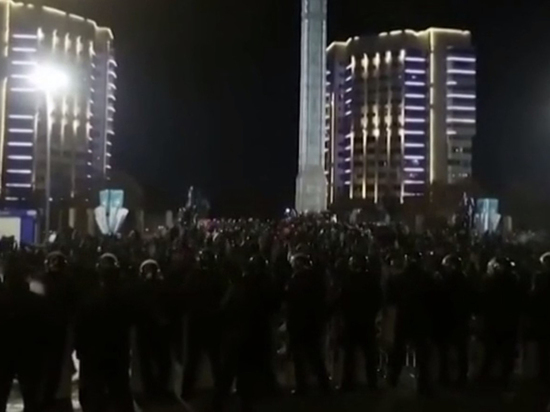 МВД Казахстана пообещало уничтожать вооруженных протестующих