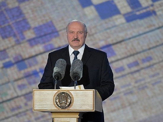 Лукашенко прибыл на военный аэродром встречать белорусских миротворцев