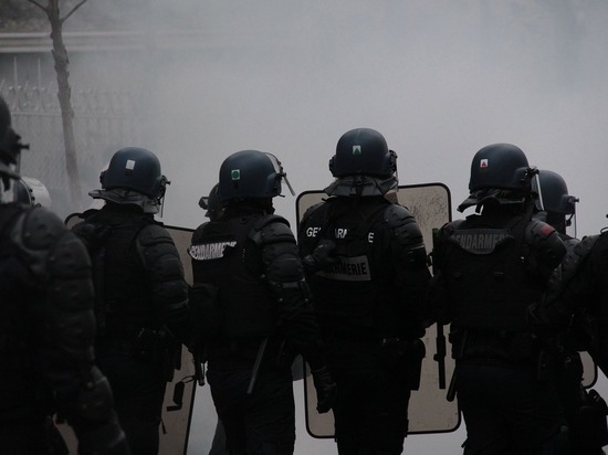 На акции против ковидных ограничений во Франции задержали 54 человека