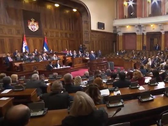 В Сербии назначили досрочные выборы в парламент