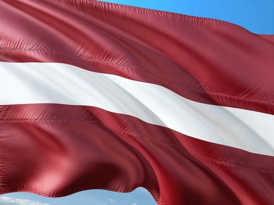 Латвия выплатила 8 тысяч евро проникшим на базу НАТО россиянам