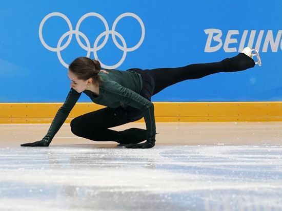 Валиева упала с тройного акселя на олимпийской тренировке