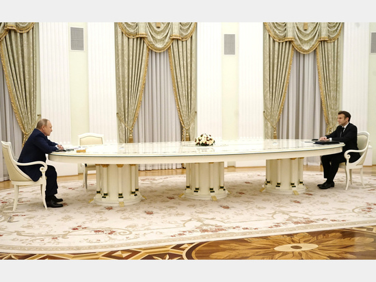 Переговоры Путина и Макрона идут пятый час