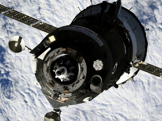 Роскосмос перенес коррекцию орбиты МКС