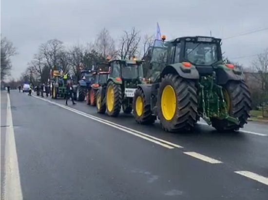 «Молча умирать не будем!»: польские фермеры перекрыли дороги