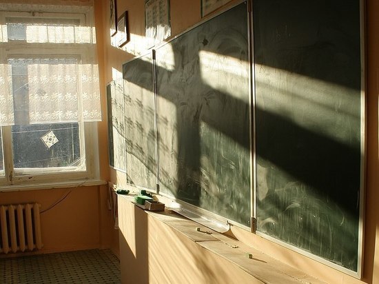 Минпросвещения заявило, что у 76% российских учителей оклад ниже МРОТ
