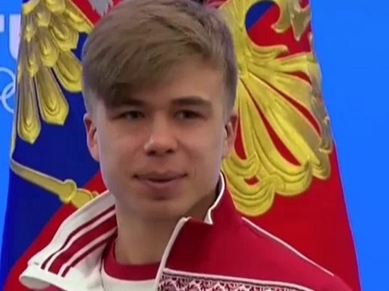 Семен Елистратов выиграл бронзу в шорт-треке на ОИ-2022