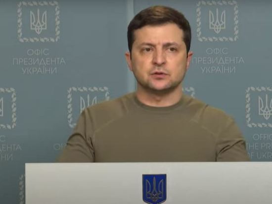 Зеленский обсудил с Макроном отключение РФ от SWIFT
