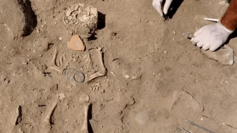 В Турции нашли детскую могилу с браслетами и погребальными дарами