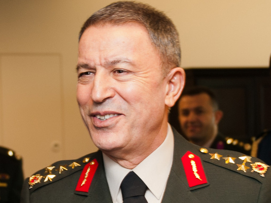 Министр обороны Турции заразился COVID вслед за Эрдоганом