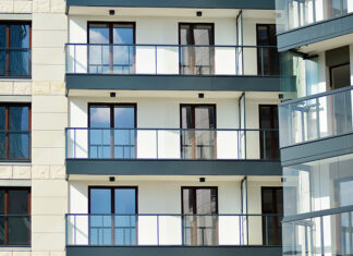 Согласование остекления балконов, лоджий: что нужно знать